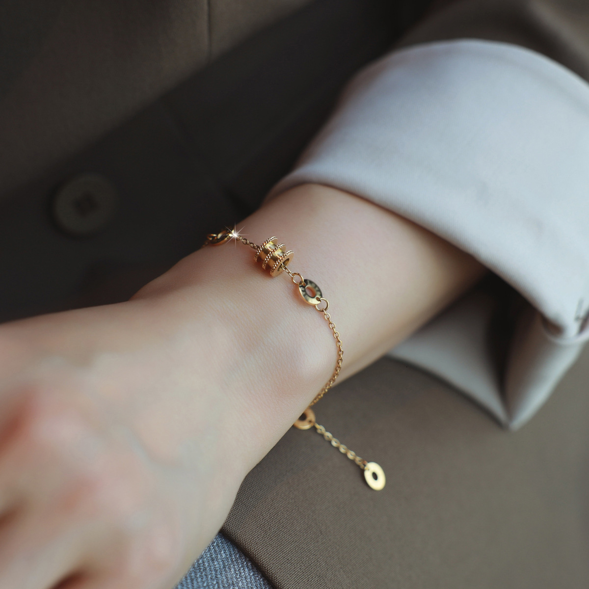 Fashion Simple Roman Small Waist Titanium Steel Bracelet For Women Ins Trend High-End Light Luxury Exquisite Internet Celebrity New Style Jewelry