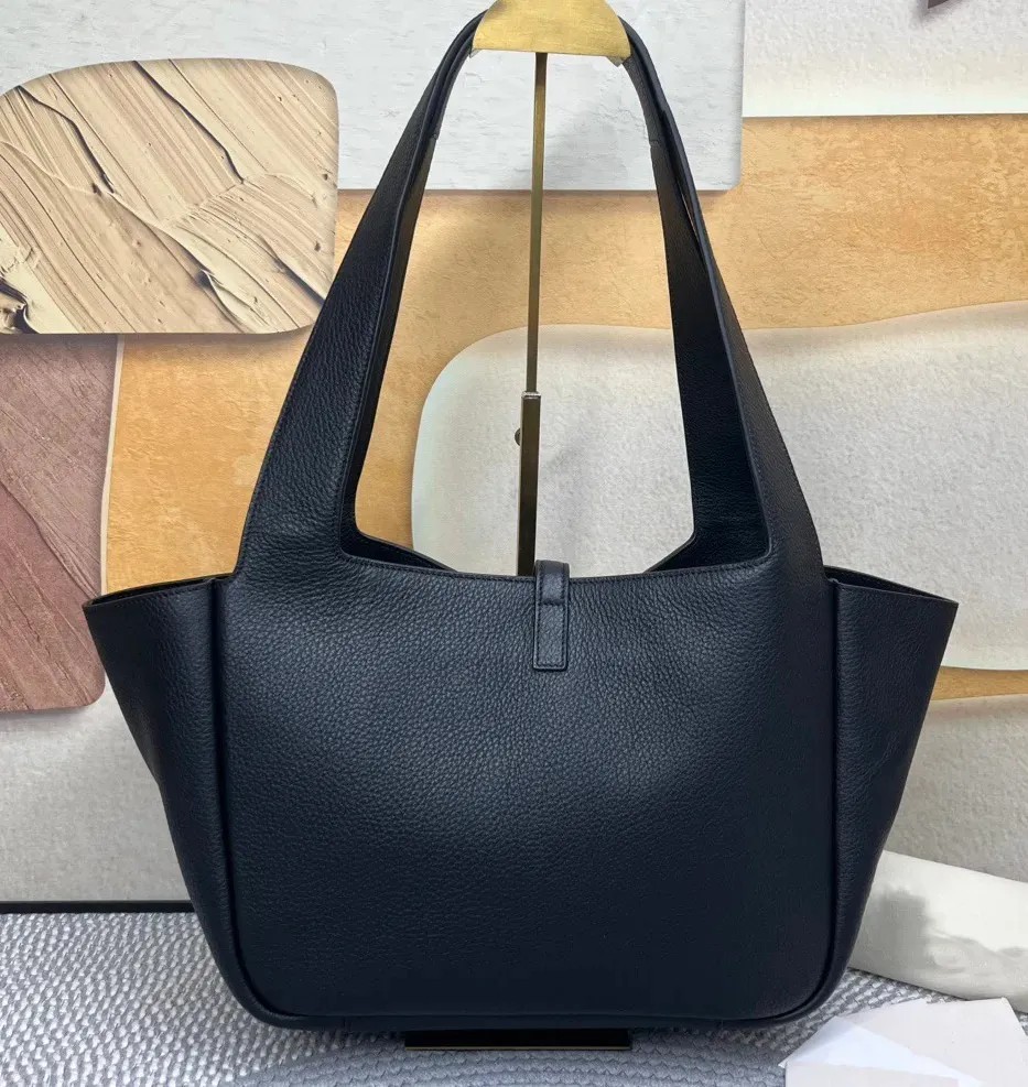 Hot New Designer Bag Classic Beach Bag Tote Bag Large Capacity Handheld Bag Luxury High Quality Fashion Versatile Pearl Inlaid Design Luxury Bag Sum