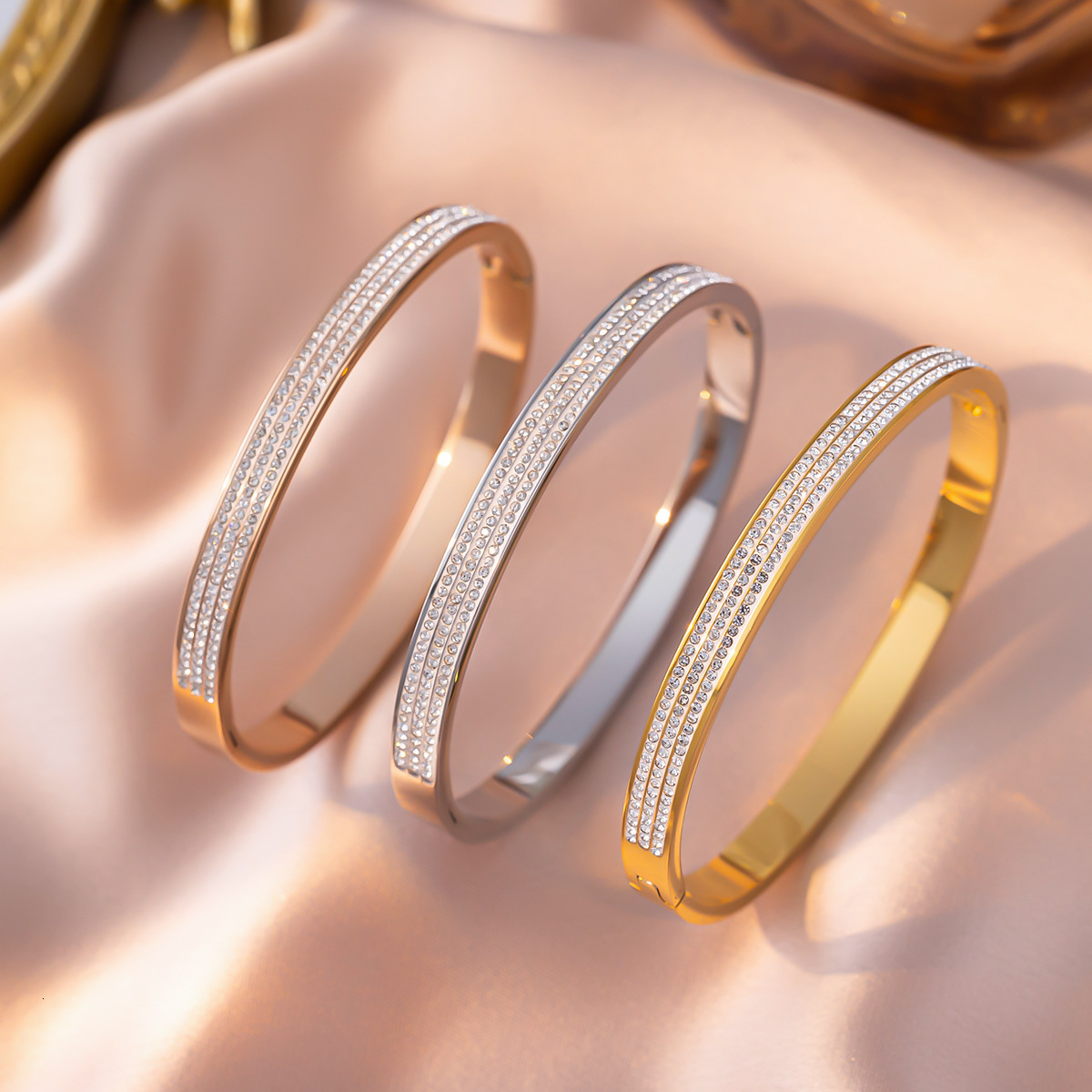 High-End, Light-Luxury, Sparkling Fashion Titanium Steel For Women, Versatile Plain Ring, Exquisite And Non-Fading Clasp Bracelet