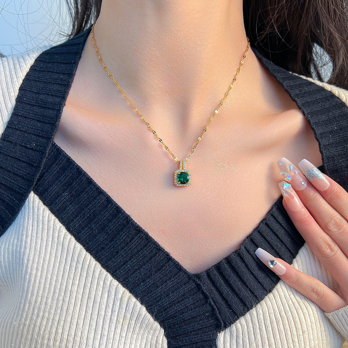 New Style, Elegant Luxurious T-Shaped Necklace, Titanium Steel, Emerald Color, Color-Preserving Clavicle Chain, Trendy And Unique Sweater Chain