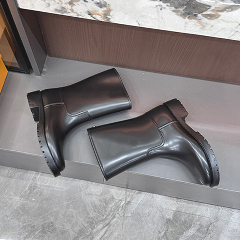 Designer Rain Boots Women Drops Rainboot Mid Calf Waterproof Rubber Boots Leather Rider Boot Outdoor Work Shoes Chunky Sole Lug Boots 1204