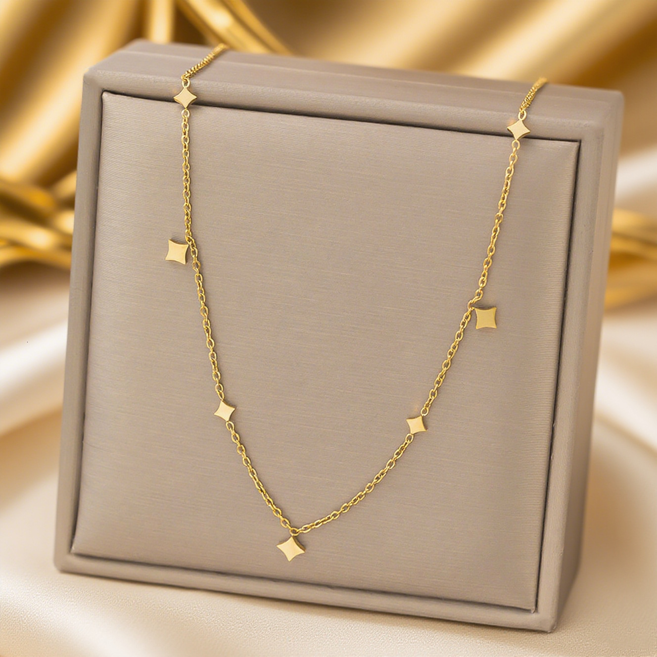 French Style Luxury Shimmering Sequin Rhombus Titanium Steel Necklace For Women Fashion Exquisite High-End Starry Sky Collarbone Chain