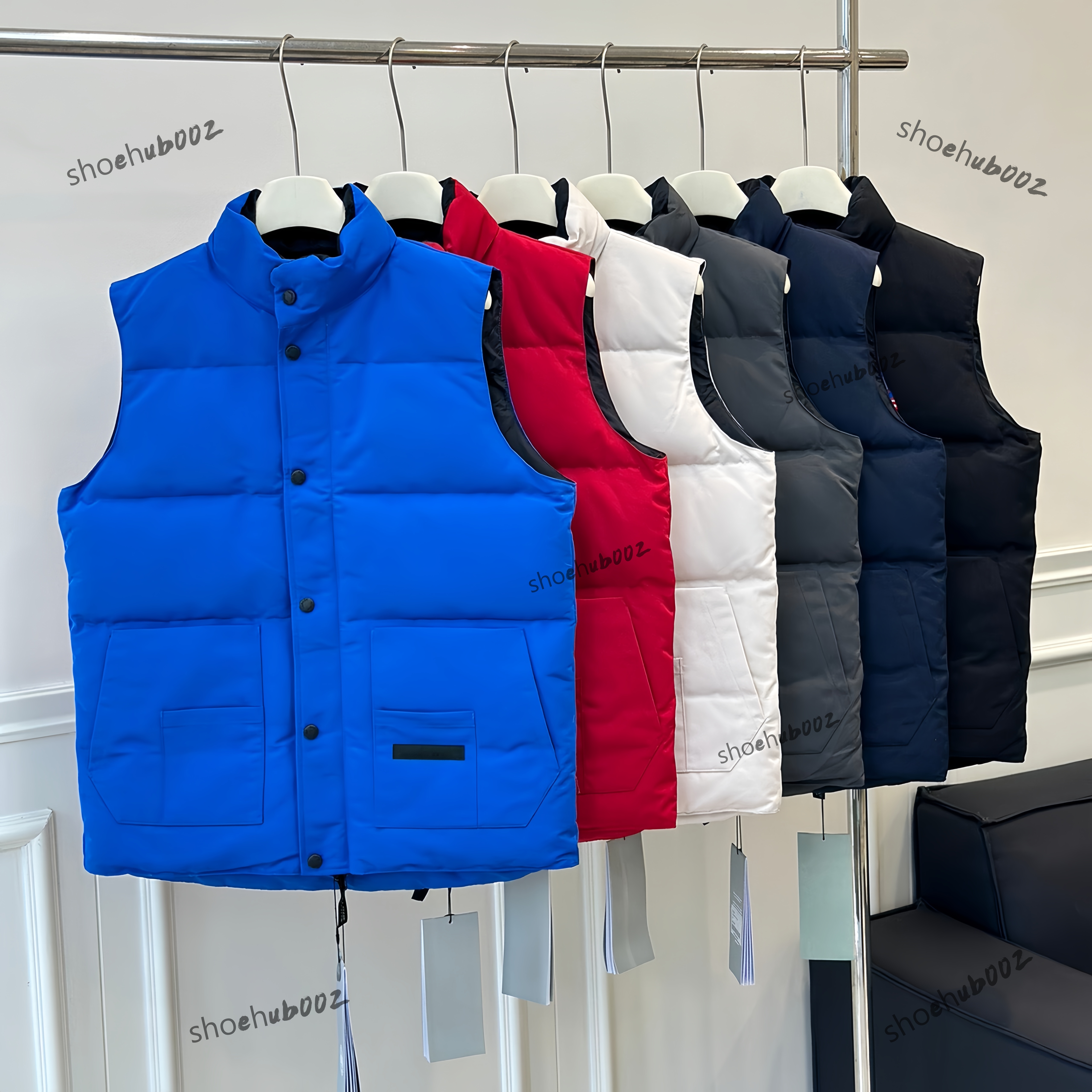 Canadain Winter Gilet Mens Vest Designer Down Jacket Luxury Woman Feather Filled Material Puffer Coat Embroidered Badge Body Warmer Outerwear Label