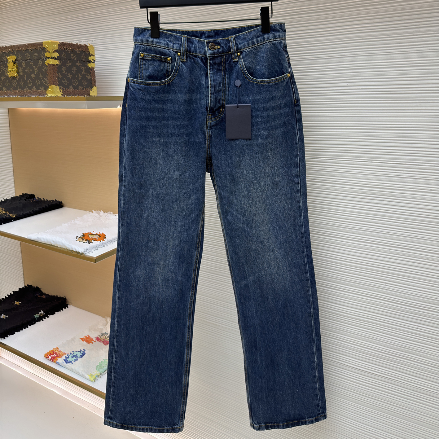 Designer brand clothing high-quality men's retro straight leg jeans | Brown embossed leather bag at the back wide leg pants | Hardware embellis