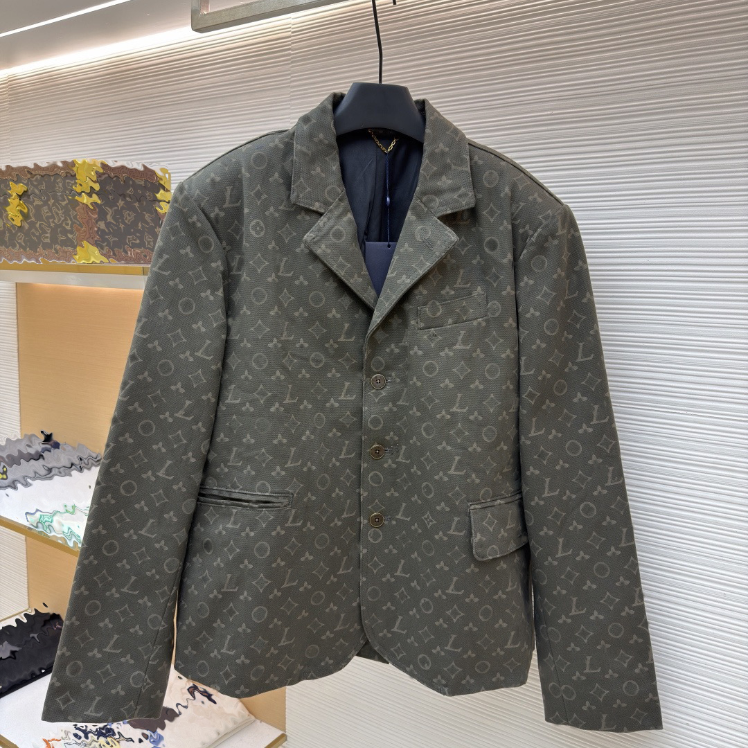 Designer branded high-quality men's military green floral printed jacquard casual suit. Loose retro light luxury top, full printed wide leg str
