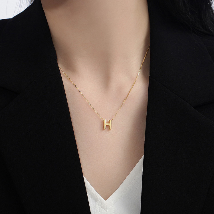 Light Luxury Fashion Design H Letter Titanium Steel Necklace For Women, High-End Mini Pendant, 18K Simple And Elegant, Does Not Fade
