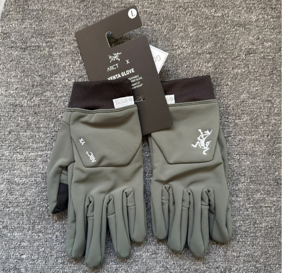 2026 Designer Gloves Classic Women's Gloves Men's Thorn Show Logo Warm and Comfortable Driving Sports Autumn and Winter Warm High Quality