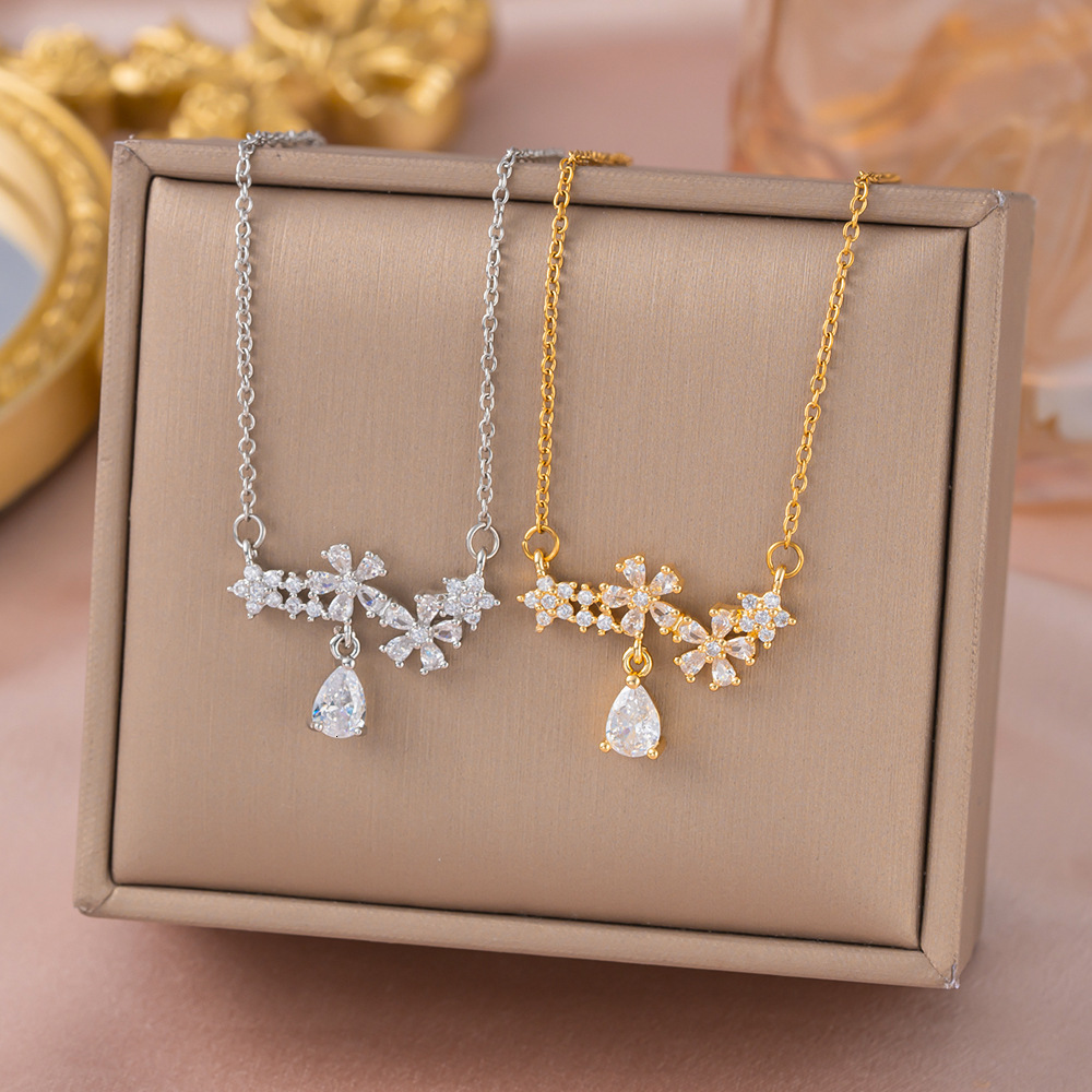 Exquisite Light Luxury Water Drop Petal Full Diamond Micro Inlay Necklace For Women Fashionable High-End Gentle Fairy Style Super Sparkling Collarbo