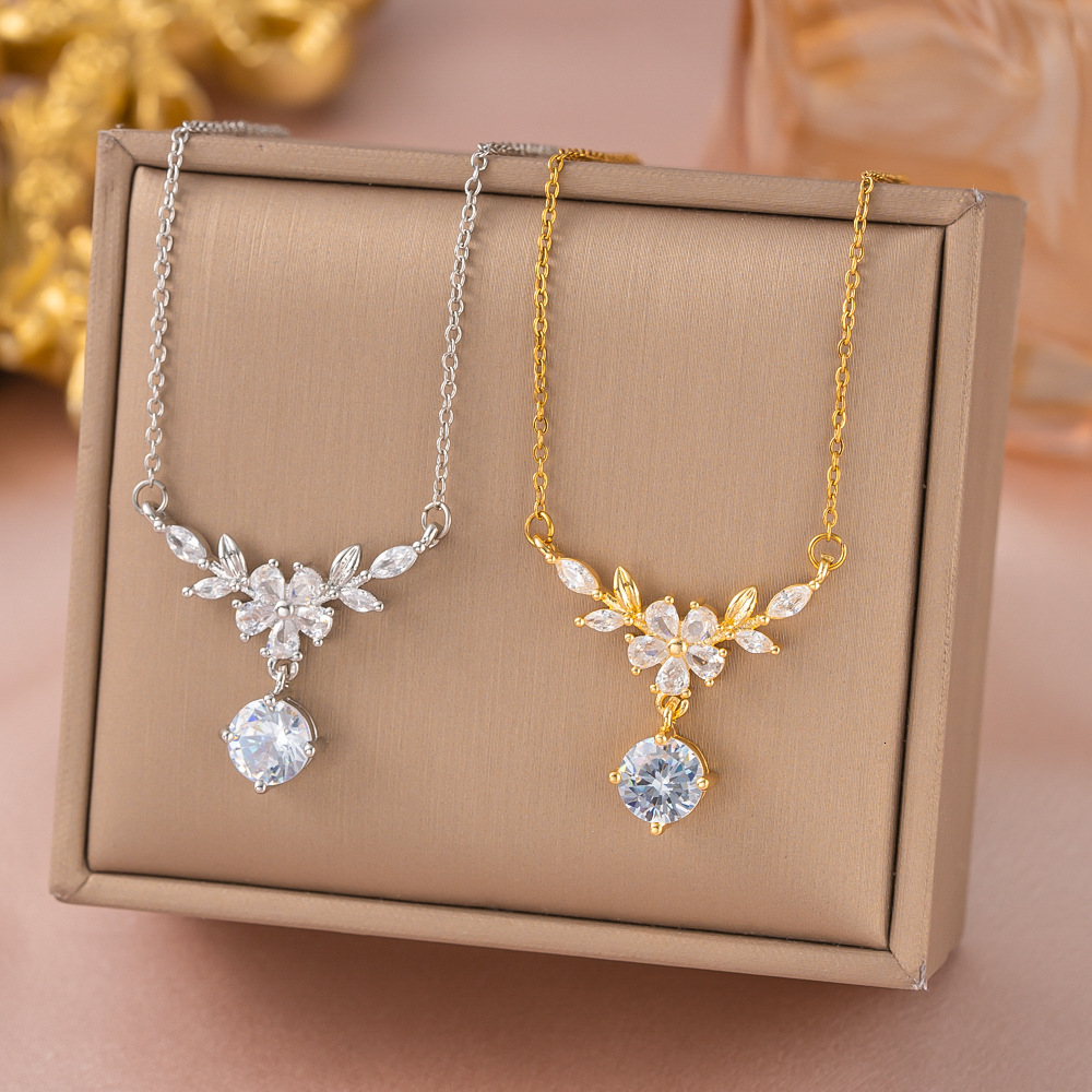 Romantic Wisteria Cherry Blossom Tassel Sparkling Micro Inlaid Necklace For Women Fashionable Light Luxury High-End New Collarbone Chain