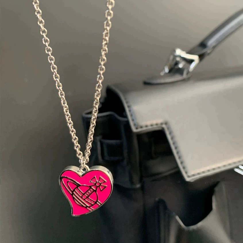 Exquisite Designer Pink Enamel Heart Shaped Pendant Necklace A Luxurious High End Gift Suitable For Womens Daily Leisure Wear With Jewelry