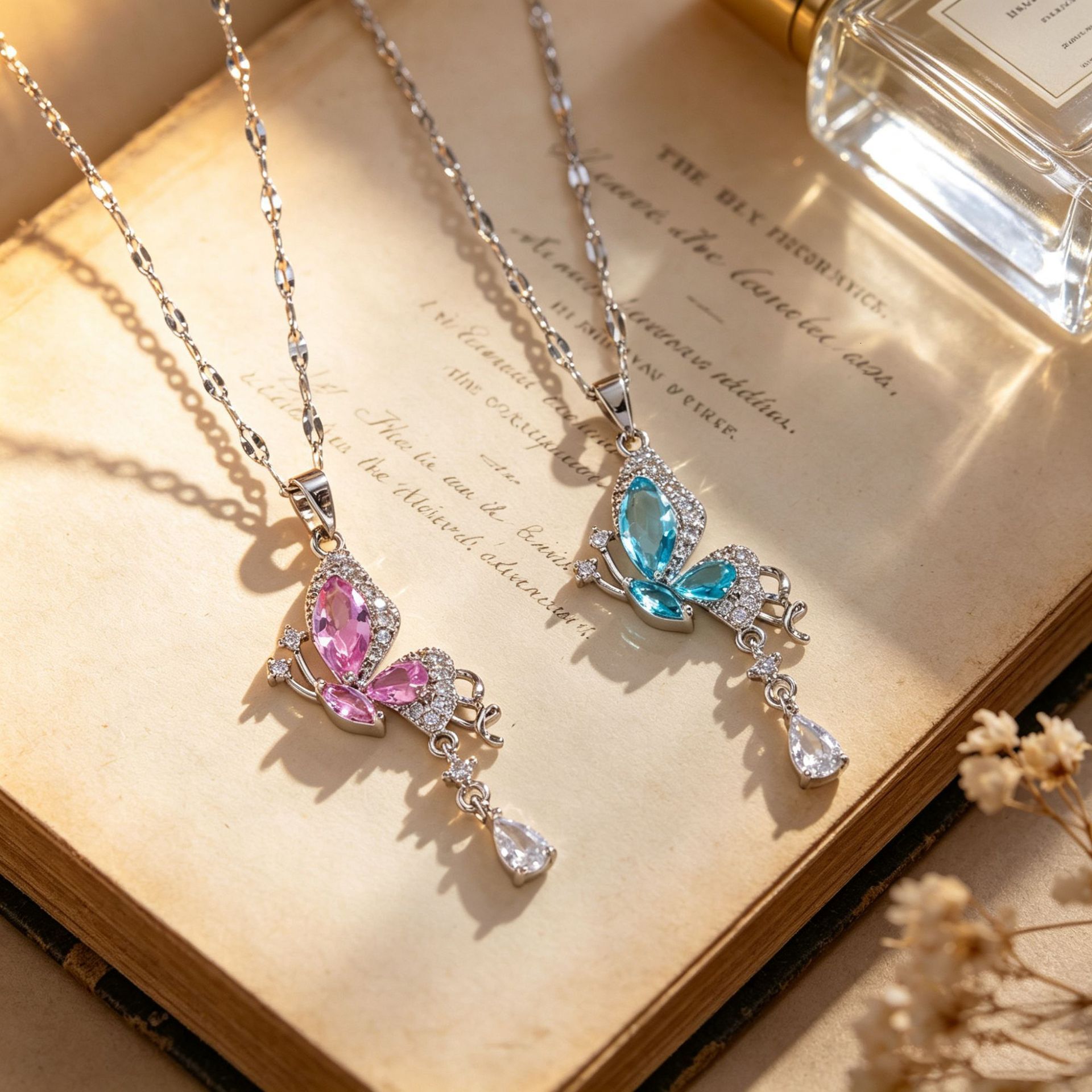 Sweet Delicate Ice-Blue Pink Butterfly Micro-Paved Necklace, Fashionable Versatile Piece With High-End Feel, Exuding Sweet And Ethereal Charm, Perfe
