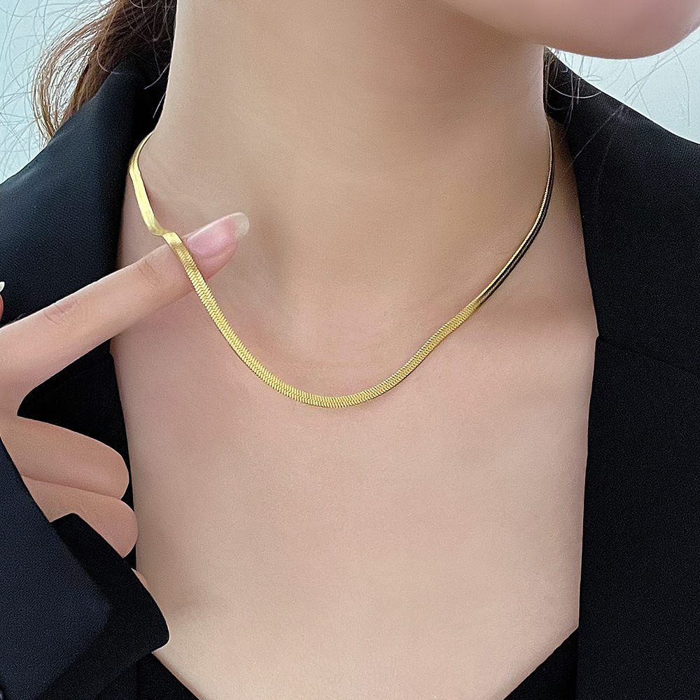 Light Luxury Simple Flat Titanium Steel Necklace For Women Versatile Collarbone New Trendy Fashion Blade Chain Elegant Warm Accessories