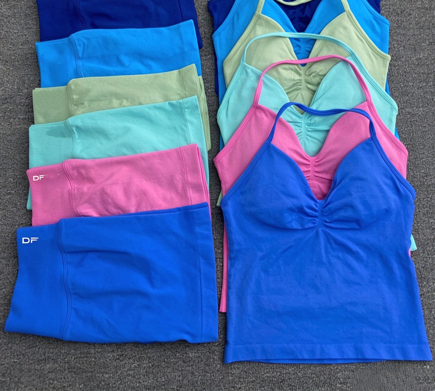 E7424 Femmes Dos Nu Débardeur Yoga Soutien-Gorge Hauts De Sport Et Taille Haute Scrunch Sans Couture Shorts Sport Vêtements De Sport Ensemble D'e