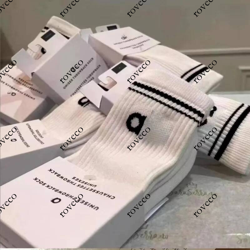 Designer socks 100% Throwback Women Sport Mens Sports Yoga Cotton Medium Tube Sock Four Seasons Comfy Classic Stretchy Socks Unisex