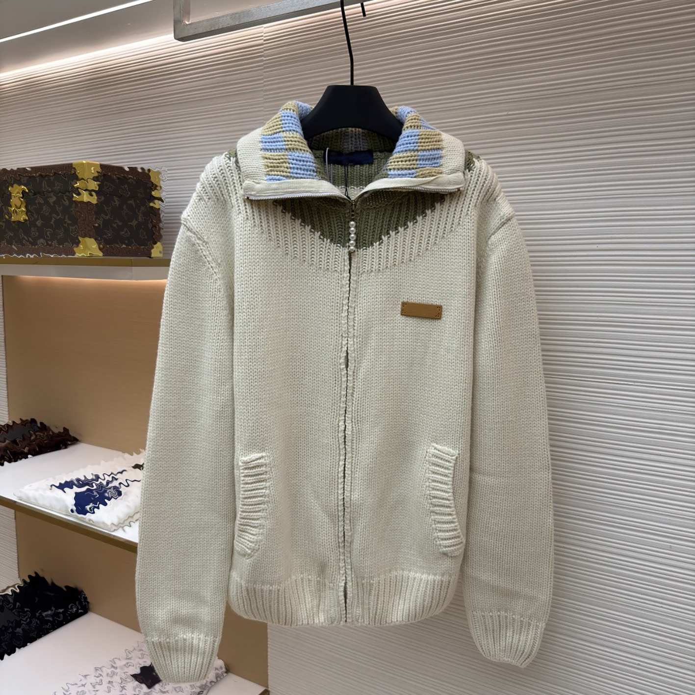 Designer brand clothing, high-quality men's clothing, men's beige color blocked lapel zipper knitted cardigan | thick thread contrasting c