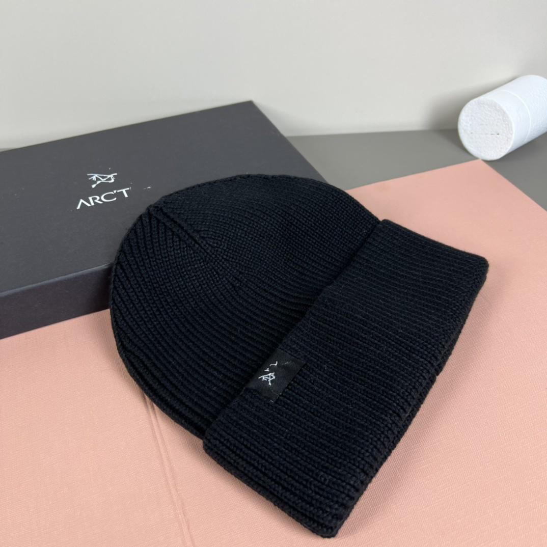 Winter Desingers S Warm Knitted Ear Protection Casual Temperament Cold Cap Ski Caps Multi Color High Quality Beanie Hats Couple Headwear