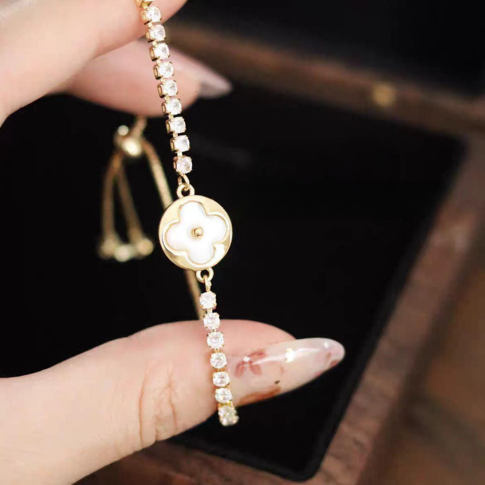Charm Bracelets Light Luxury Diamond-Studded High-End Four-Leaf Clover Bracelet With Natural Mother-Of-Pearl Inlay Delicate And Elegant