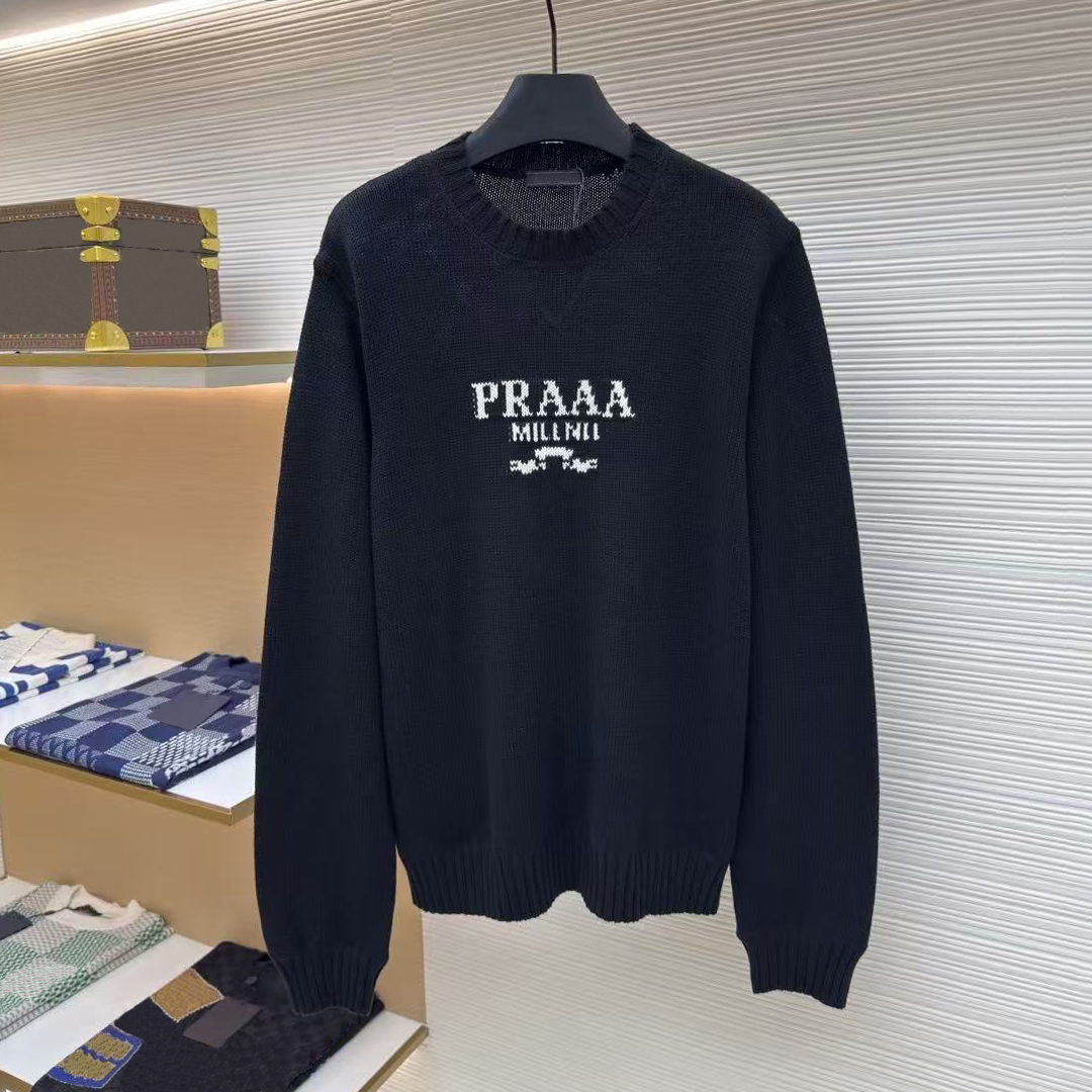 High quality designer men's round neck knitted sweater, fashionable multi-purpose long sleeved top, knitted sweater, casual versatile pullover