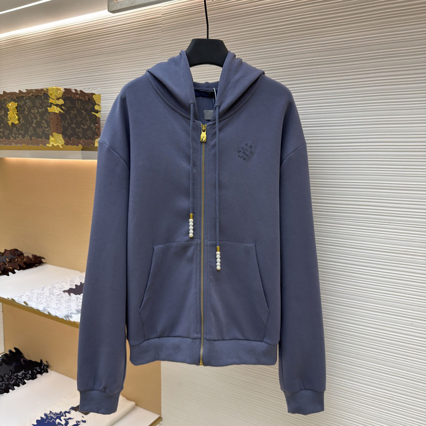 Designer brand clothing, high-quality men's haze blue hooded zipper sweatshirt, pearl decorative hat rope cardigan, simple and versatile unisex