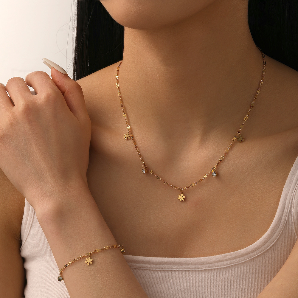 Cross-Border New Style Inlaid Diamond Small Daisy Titanium Steel Necklace For Women Fashionable Light Luxury High-End Exquisite Collarbone Chain Ele
