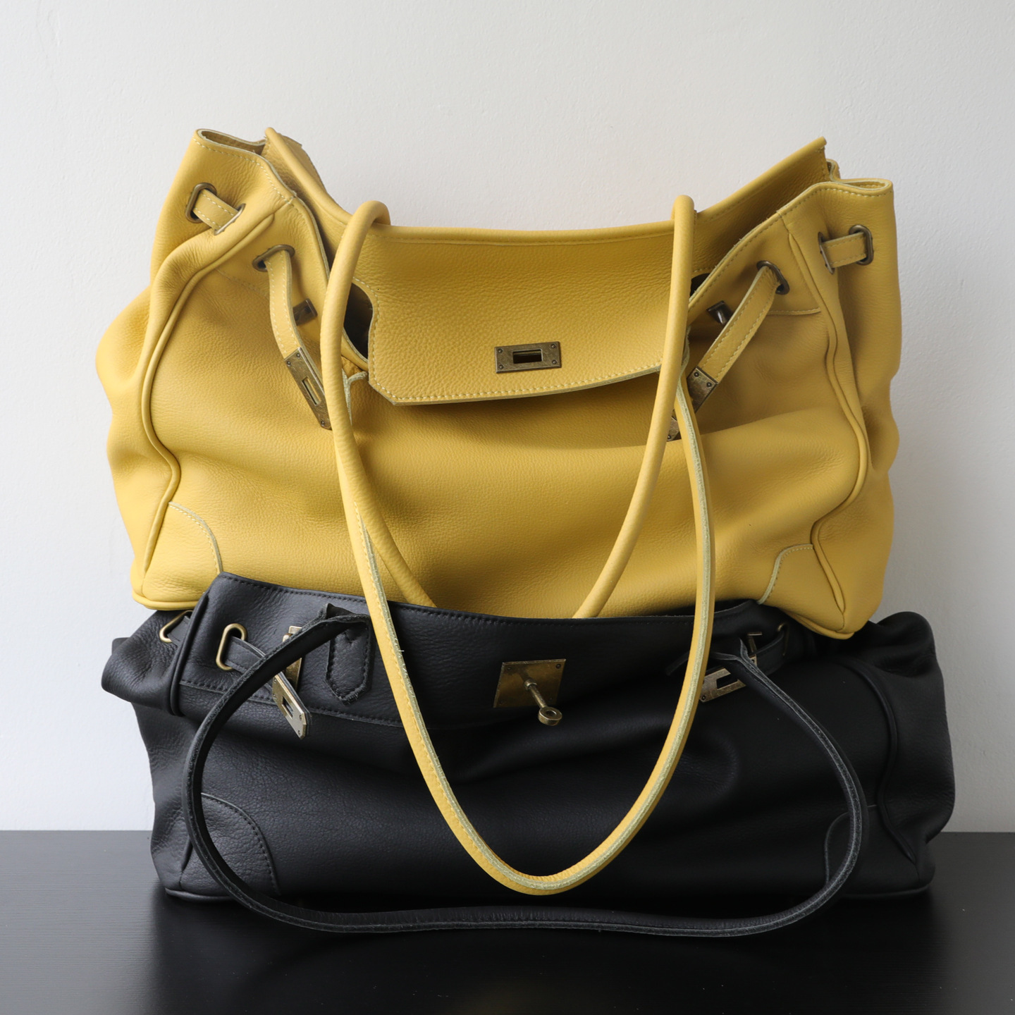 Luxury Designer Bag Niche Lightweight Luxurious Retro Handcrafted Large Capacit Embodying A Relaxed Old Money Style Perfect For Commuting Made From