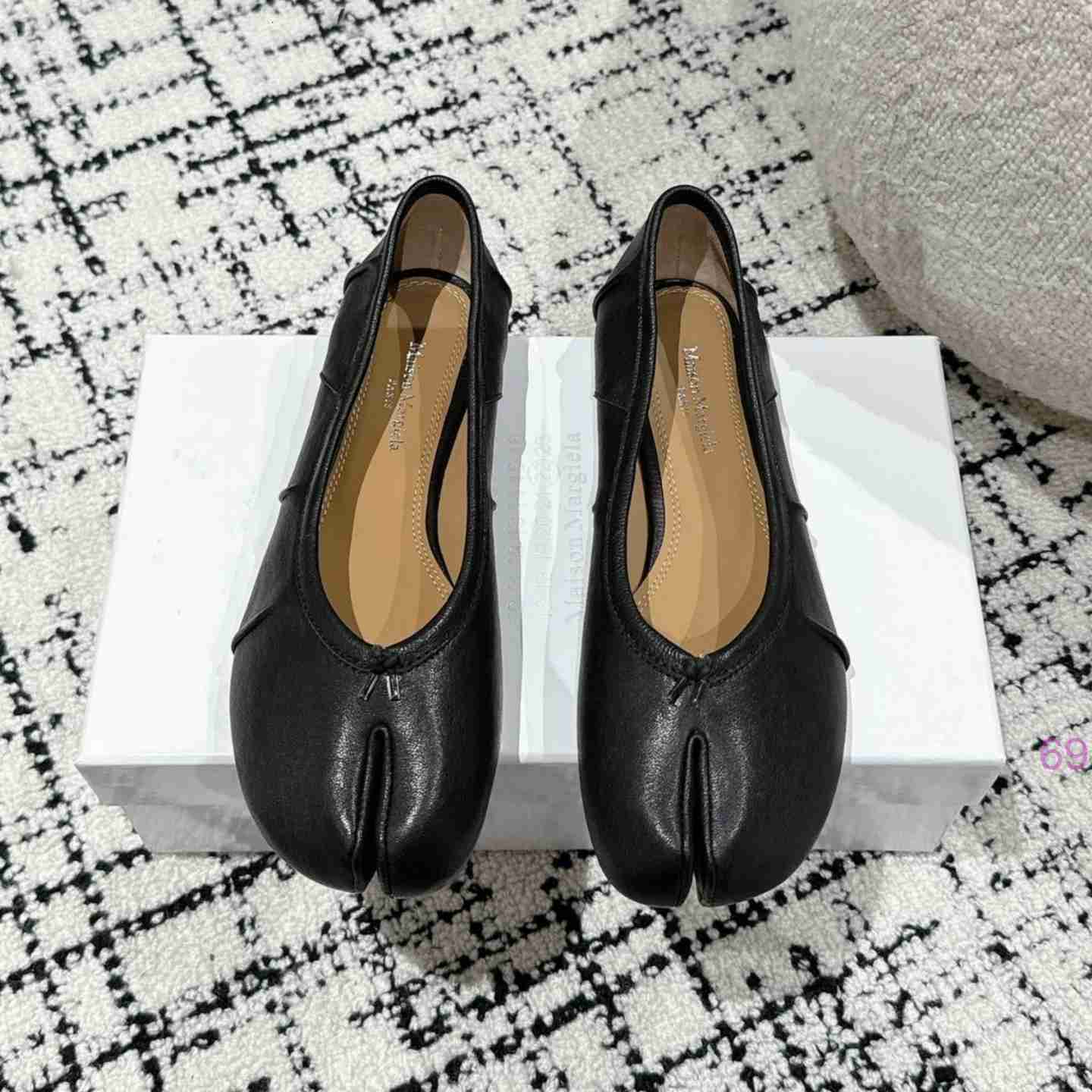2026 Designer mm6 maison tabi shoe Luxury lambskin leather woman mens ballet flat classic Chunky Heel wrinkle loafer dress casual youth girl walk Ba