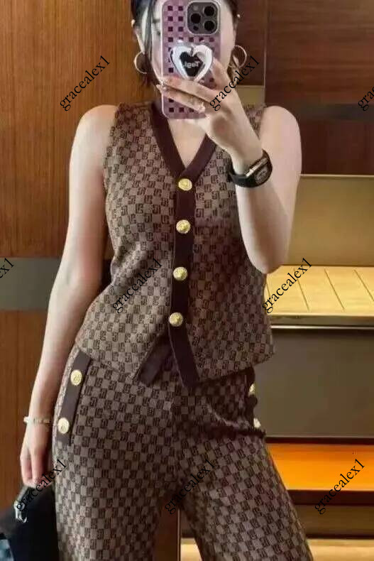 High End Small Fragrance Style Retro Jacquard Women's Sleeveless Knitted Vest Metal Button Wide Leg Pants Two Piece Set