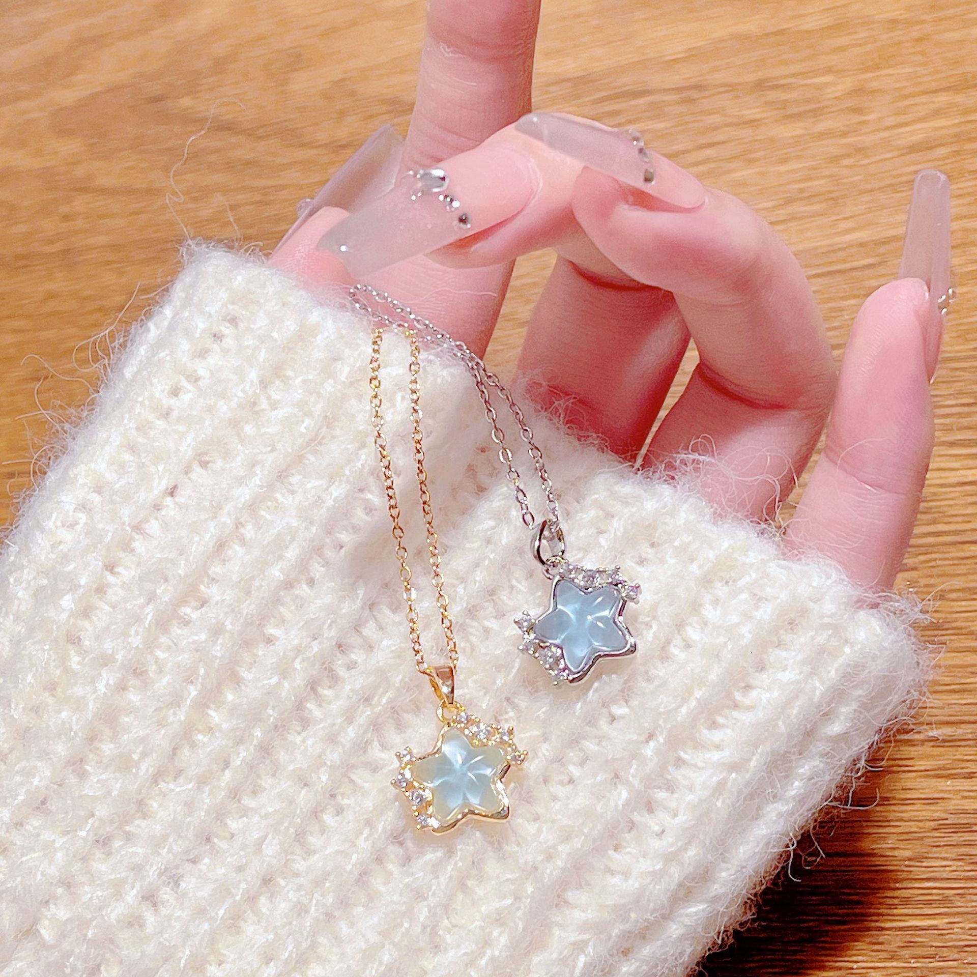Fresh And Sweet Dreamy Star Micro Inlay Necklace For Women, Light Luxury Niche Design, Exquisite Ladylike Style Collarbone Chain