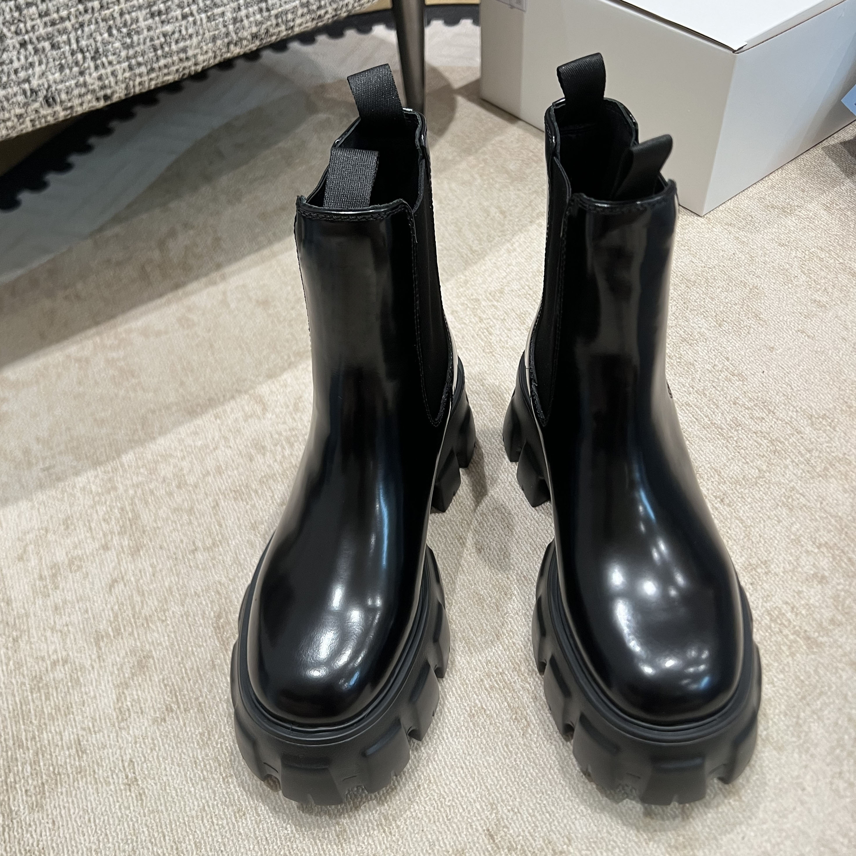 Ladies Glossy Thick Sole Chelsea Boots, Open Edge Cow Leather Ankle Booties, Sheepskin Lining, Non-slip EVA Sole, Autumn Winter Fashion Footwear