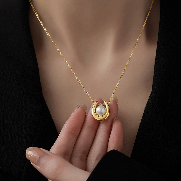 French-Style Light Luxury Pearl Necklace For Women, U-Shaped Pendant, Niche Design, 18K Gold, Fashionable And Elegant, High-End Clavicle Chain