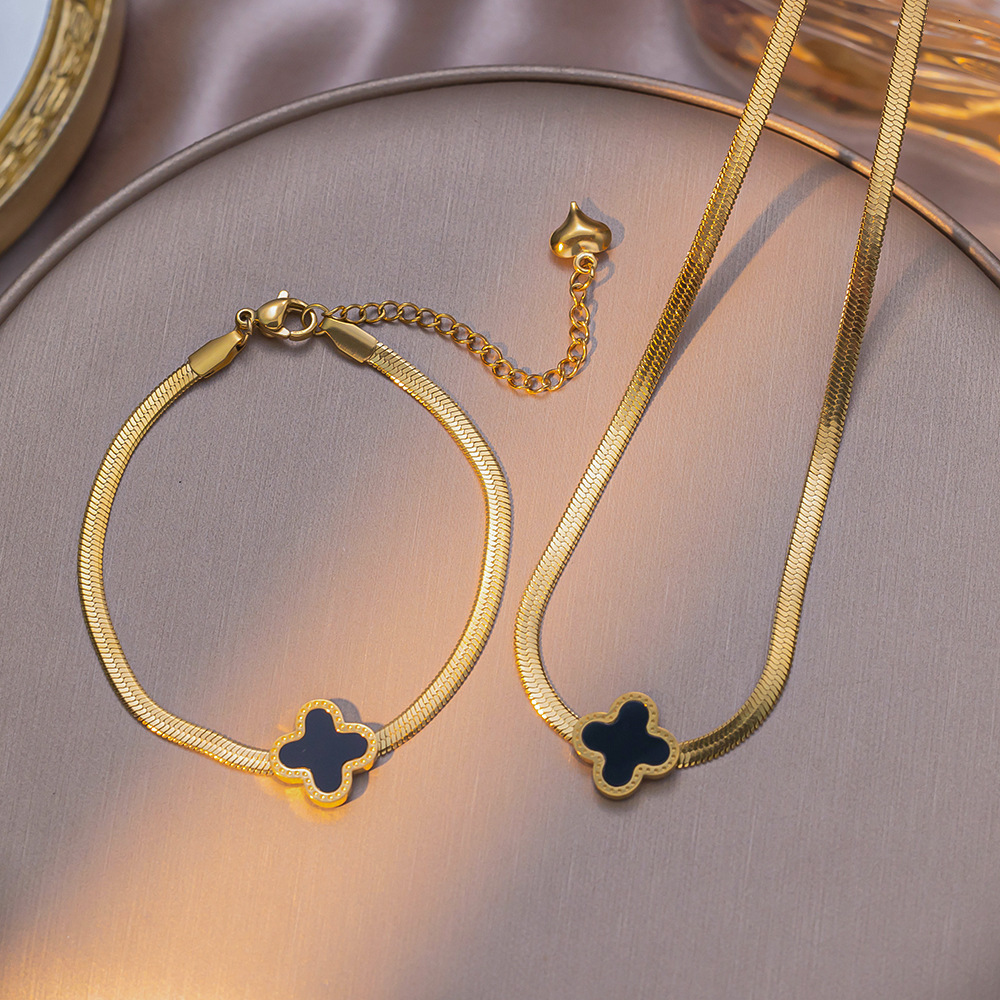 Exquisite Simple Blade Four-Leaf Clover Titanium Steel Collarbone Chain Women's Fashionable Elegant Niche Design Sense Light Luxury Set