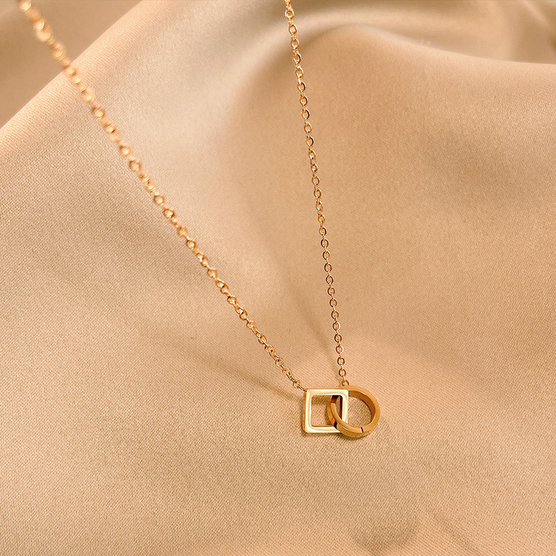 Minimalist Interlocking Titanium Steel Necklace For Women Fashionable Unique Jewelry Light Luxury Niche Design Collarbone Chain Non-Fading