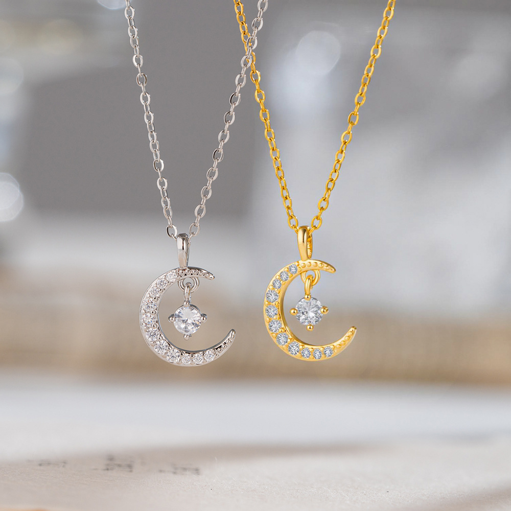 Fashionable, Exquisite, Sparkling Moon-Shaped Necklace With Diamond Accents, Delicate Versatile Piece That Exudes Luxurious And Elegant Vibe, Perfec