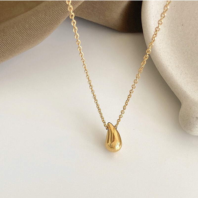 Minimalist New Small Water Drop Titanium Steel Necklace For Women Fashionable Light Luxury Niche Collarbone Chain High-End Pendant Accessories