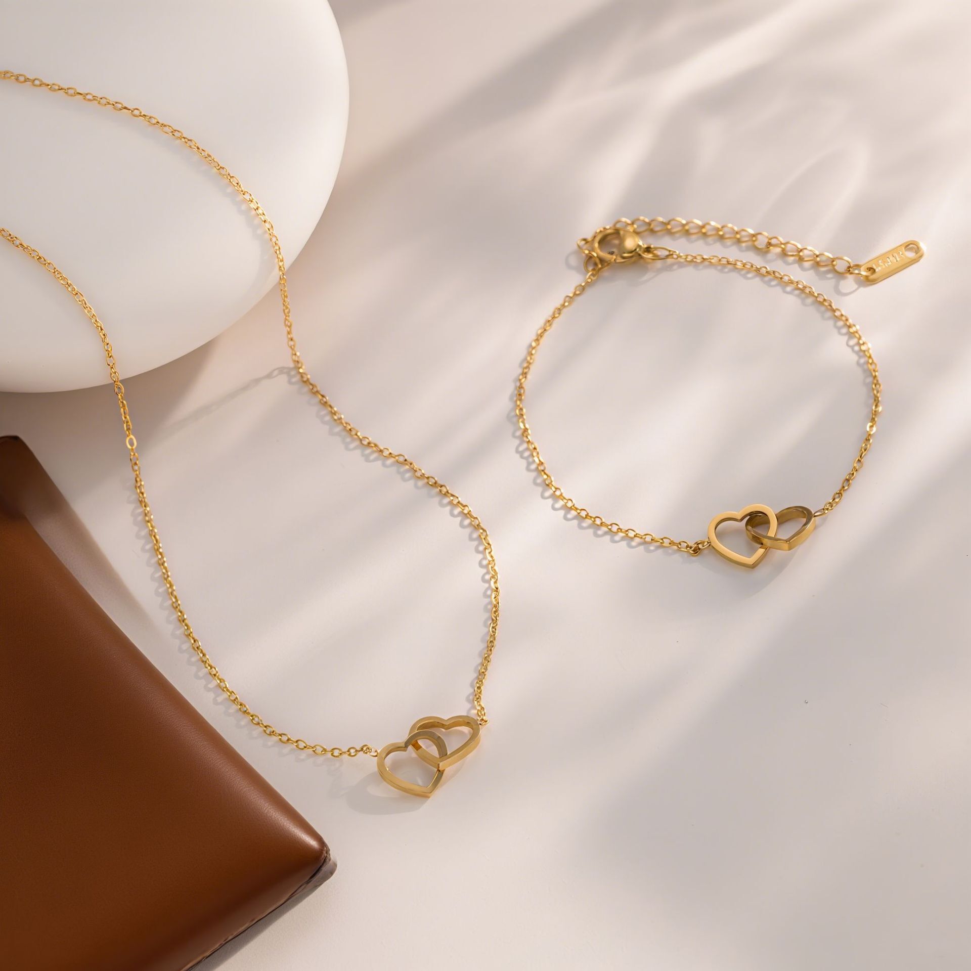 Korean Heart Titanium Steel Necklace For Women 18K Gold Light Luxury Niche Simple Elegant Double Ring Interlocking Collarbone Chain New Model