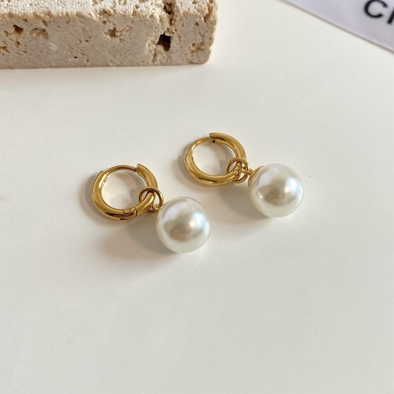 French Retro Pearl Pendant Titanium Steel For Women 18K Gold New Forest Style Simple Ear Clips Light Luxury Versatile Earrings