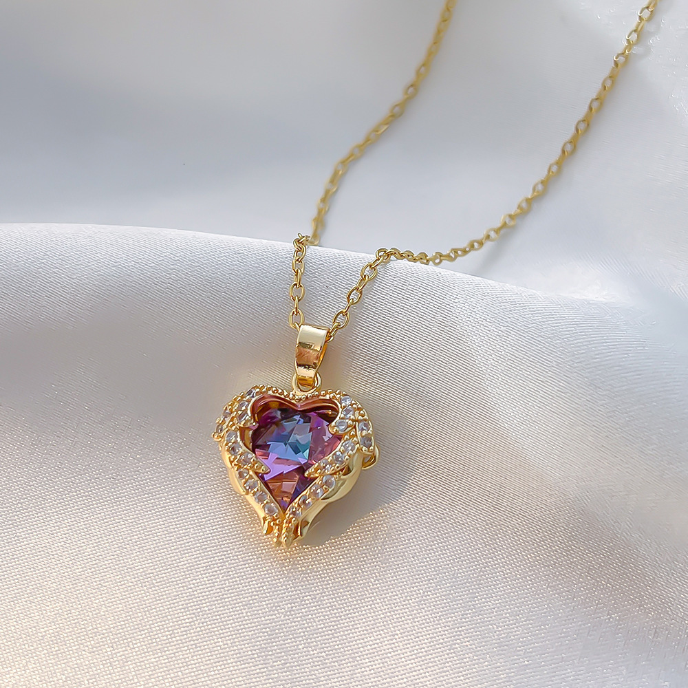 Fashion Ocean Titanium Steel Necklace For Women, Unique Design Heart Pendant, 18K Gold Color, Light Luxury Trendy Collarbone Chain