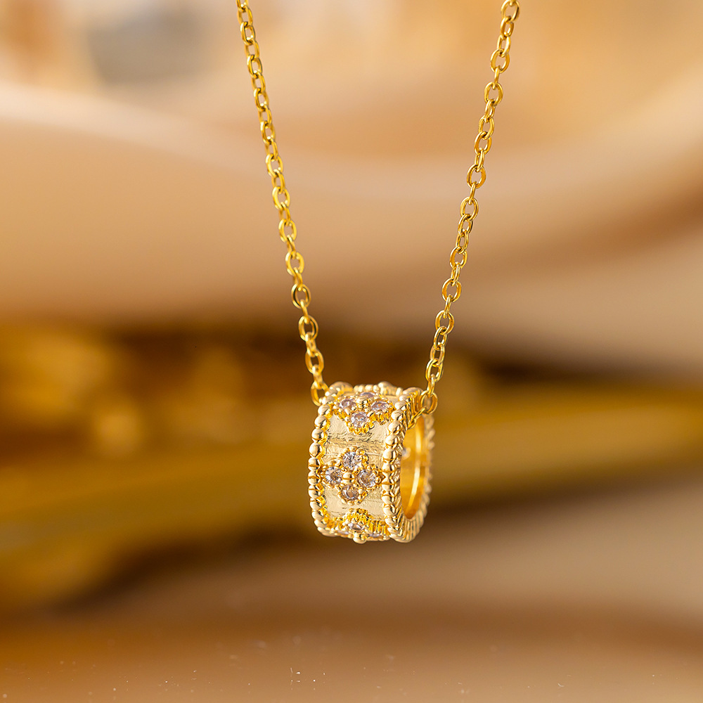 Light Luxury High-End Four-Leaf Clover Kaleidoscope Micro-Inlaid Full Diamond Titanium Steel Necklace For Women Fashionable Versatile Exquisite Coll