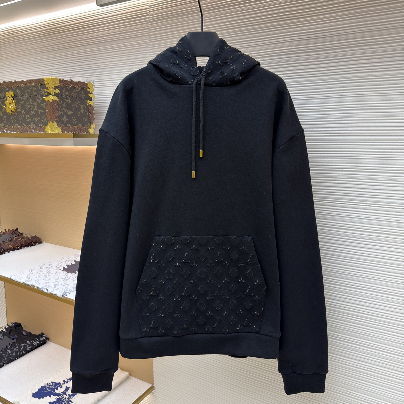 Designer brand clothing, high-quality men's black jacquard hooded sweatshirt, loose shoulder casual top, three-dimensional dark grain gold onio