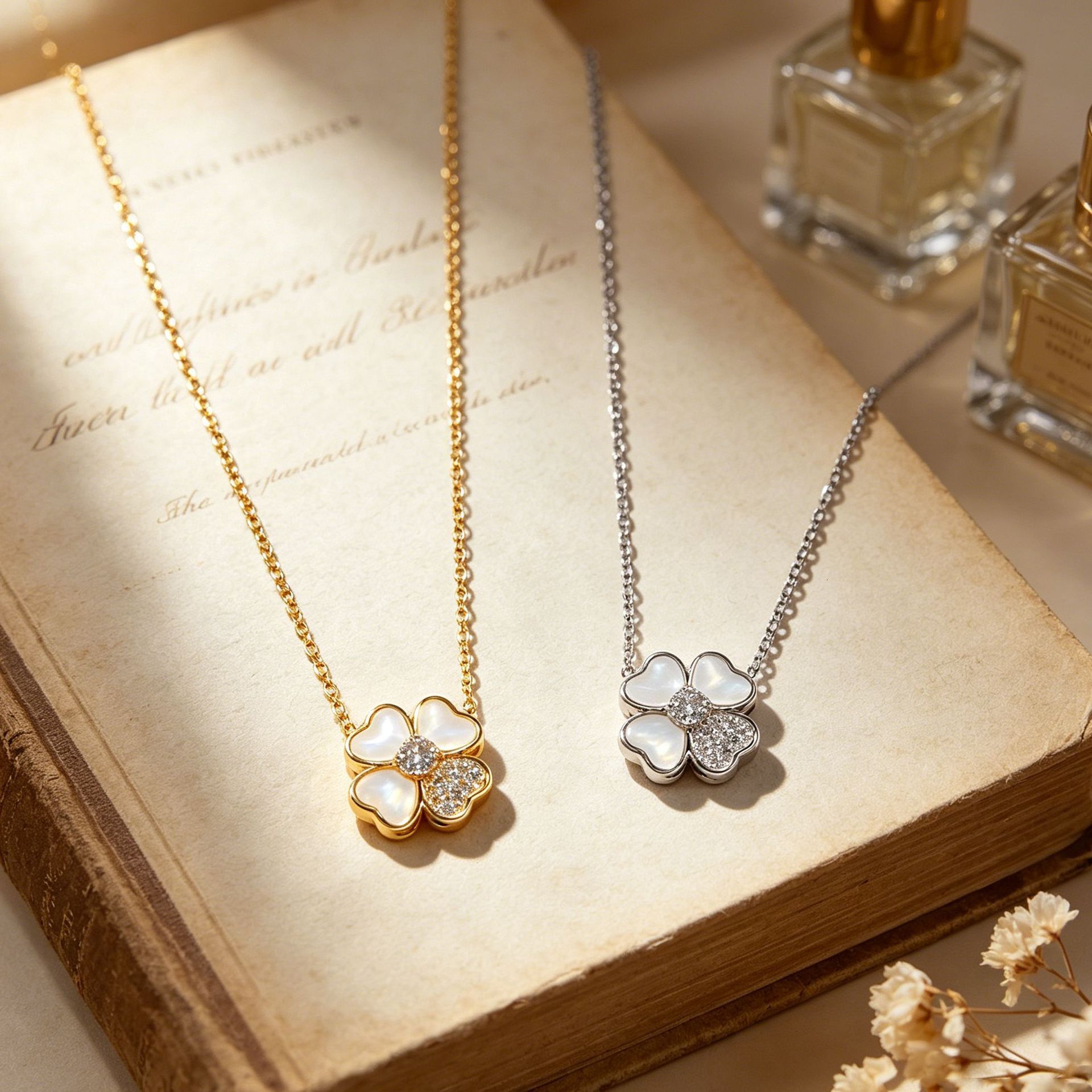 Fashionable Luxurious White Shell Four-Leaf Clover Micro-Set Diamond Necklace For Women, Versatile Elegant, Unique And Sophisticated Lucky Clavicle