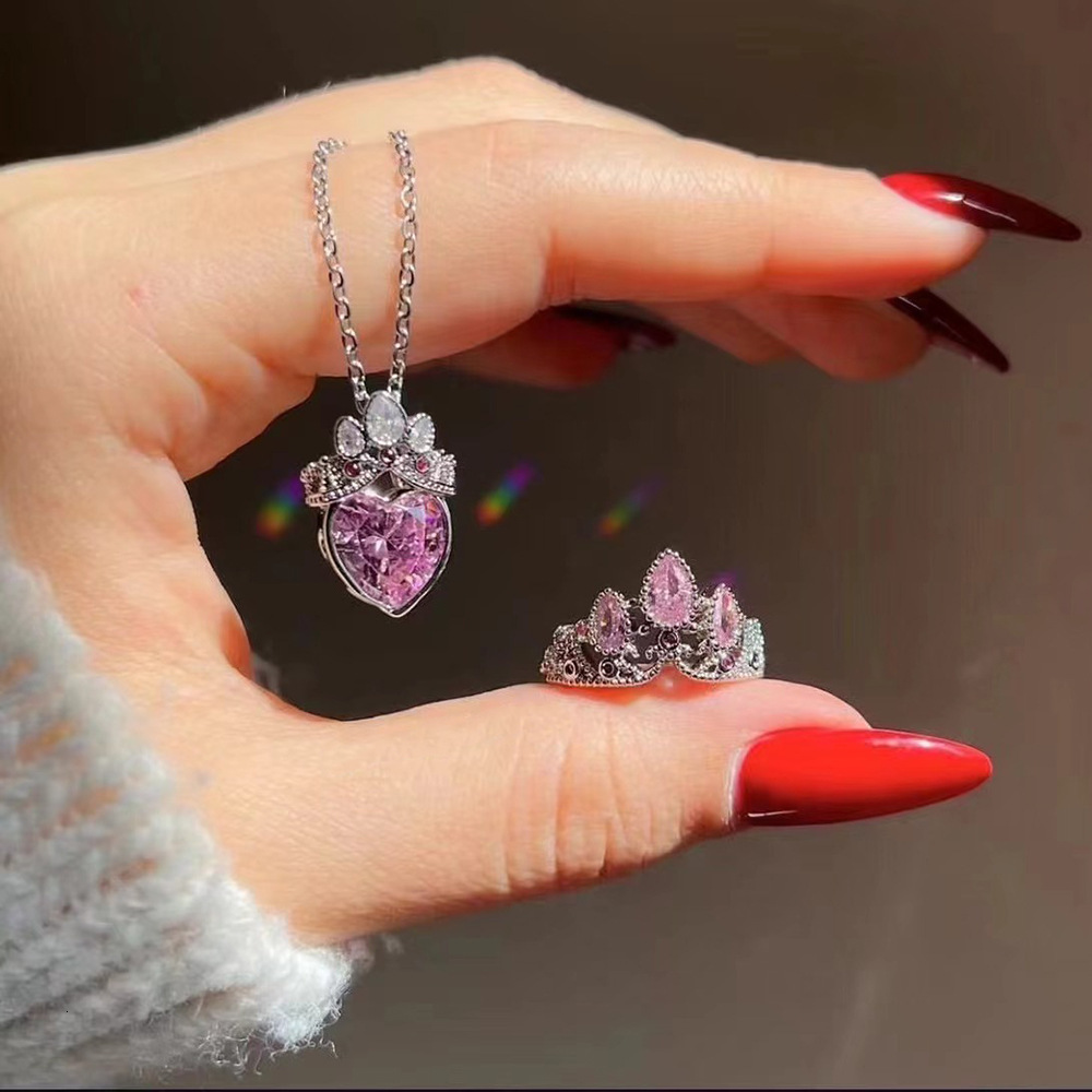 French High-End Pink Diamond Crown Heart Micro-Inlaid Necklace For Women Fashion Sweet Forest Fairy Style Clavicle Chain Set
