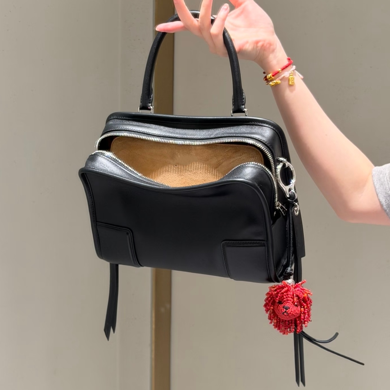 Style de luxe Rouge Perlé Crochet Lion Sac Charme Porte-clés Mignon Tricoté À La Main Lion Pendentif Bracelet En Cuir Femmes Sac À Main Décoratio
