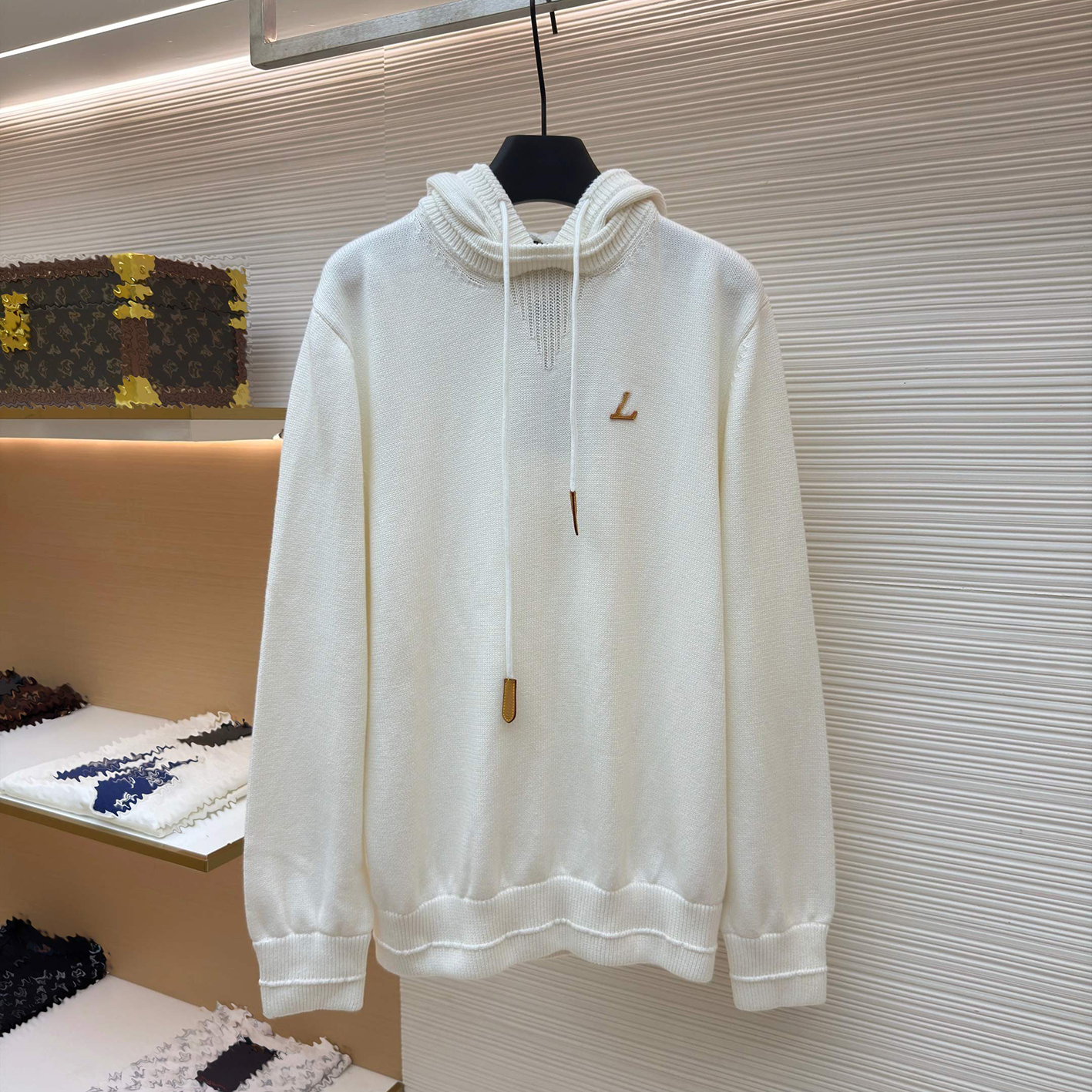 Designer Brand Clothing High Quality Men's White Small Leather Label Knitted Hoodie with Drawstring Loose and Simple Knitted Hoodie