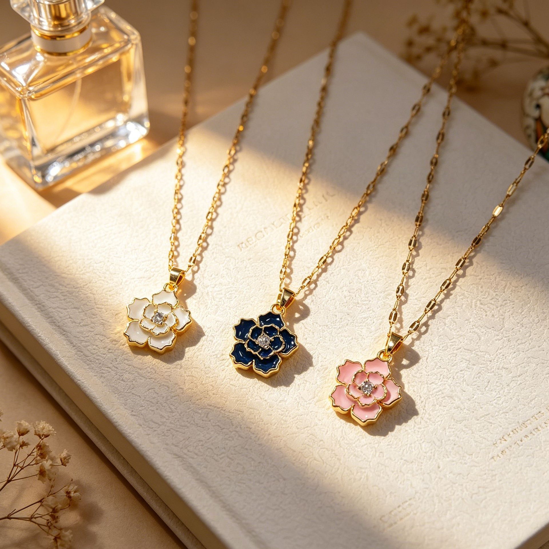 Forest-Inspired, Sweet, Delicate Camellia Oil-Drop Necklace For Women, Fashionable And Versatile Summer New Arrival, A Chic Floral Clavicle Chain