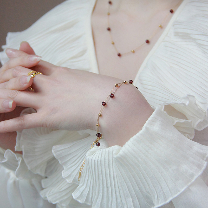 Artificial Garnet Beaded Titanium Steel Necklace For Women, Retro Palace Style Collarbone Chain, Light Luxury High-End Set
