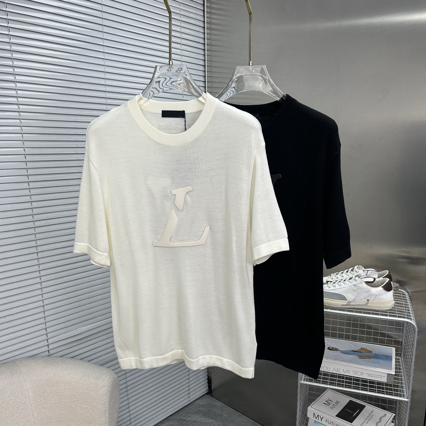 Designer brand clothing, high-quality men's white leather covered large logo knitted short sleeved round neck thin knitted T-shirt, unisex casu