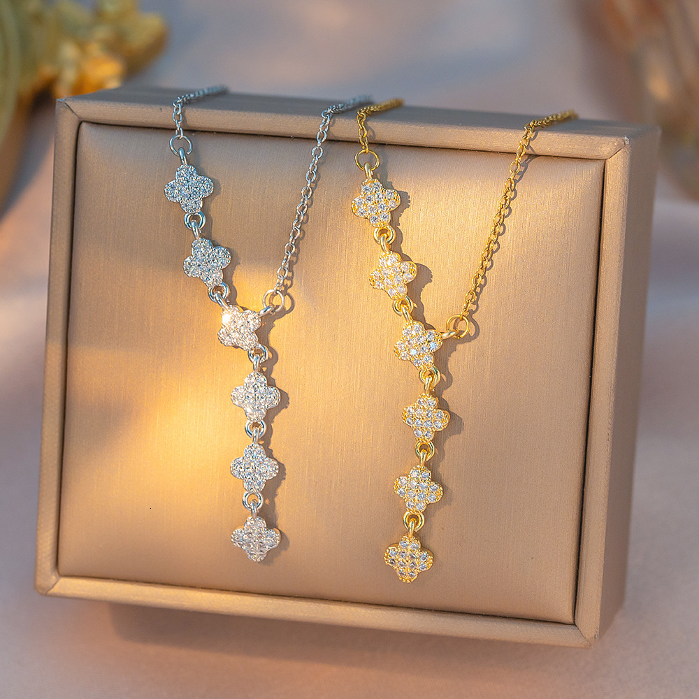 Fashionable Light Luxury Tassel Four-Leaf Clover Micro Inlaid Full Diamond Necklace For Women Exquisite Sparkling High-End New Flower Collarbone Cha