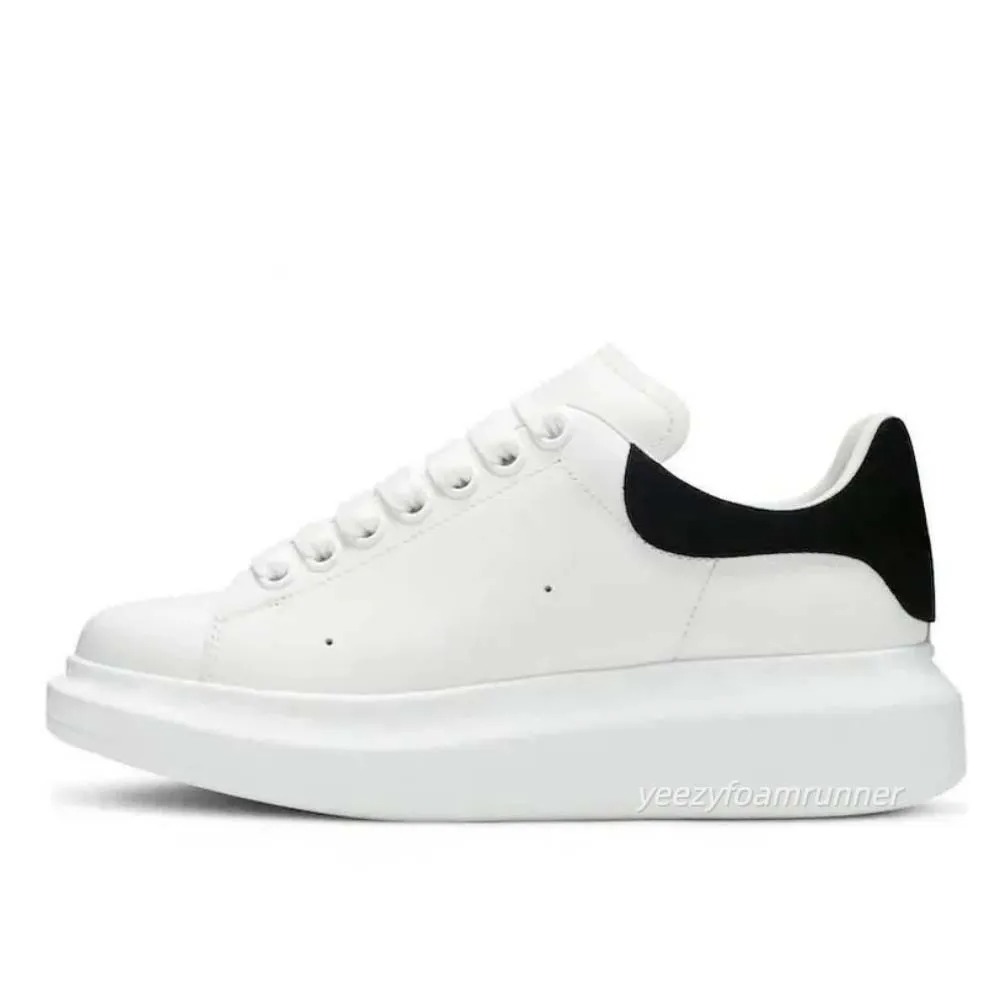 Designer Chunky Platform Casual Sneakers For Men Women Smooth Leather Lace Up Contrast Heel Detail Street Footwear Multi Color