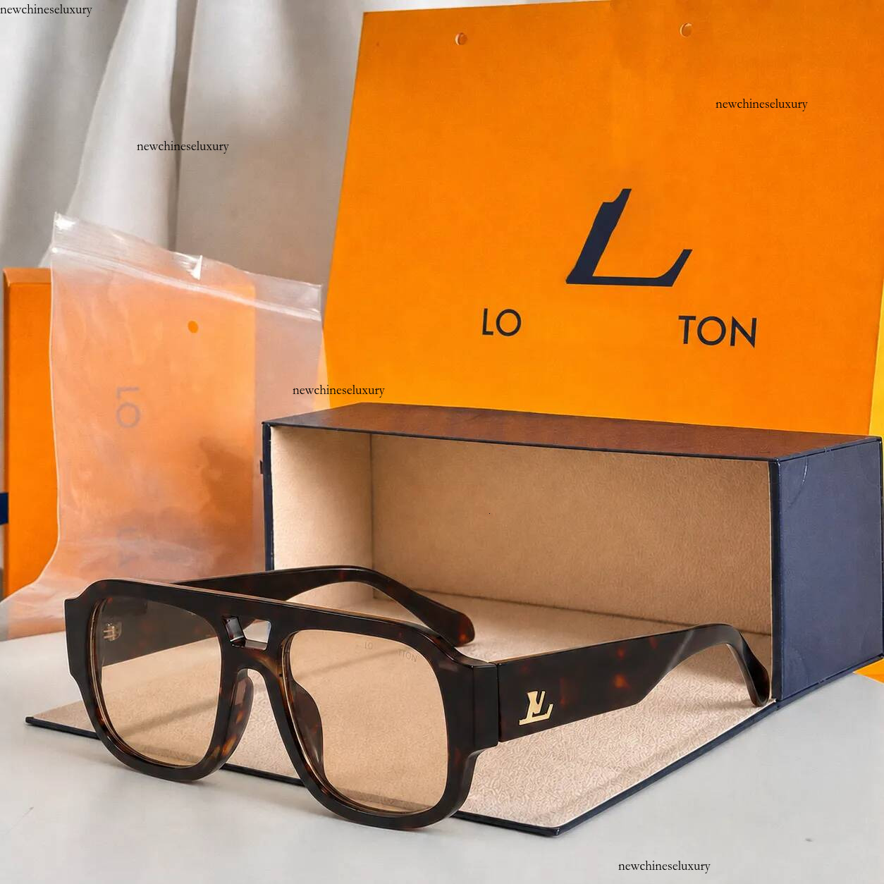 Unisex Classic Oversized Sunglasses Luxurious Metal Lettering Frames Stylish Casual Design for Driving Beach Vacation with Protective Box