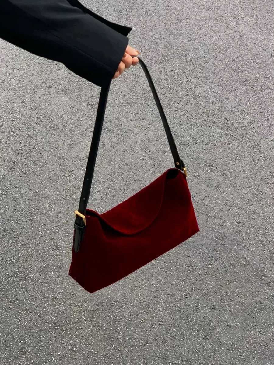 Shoulder Bags Fashion Red Suede One Shoulder Bag for Women Light Luxury Red Wedding Handbags Autumn Winter Premium Commuter Pillow Bag X261016